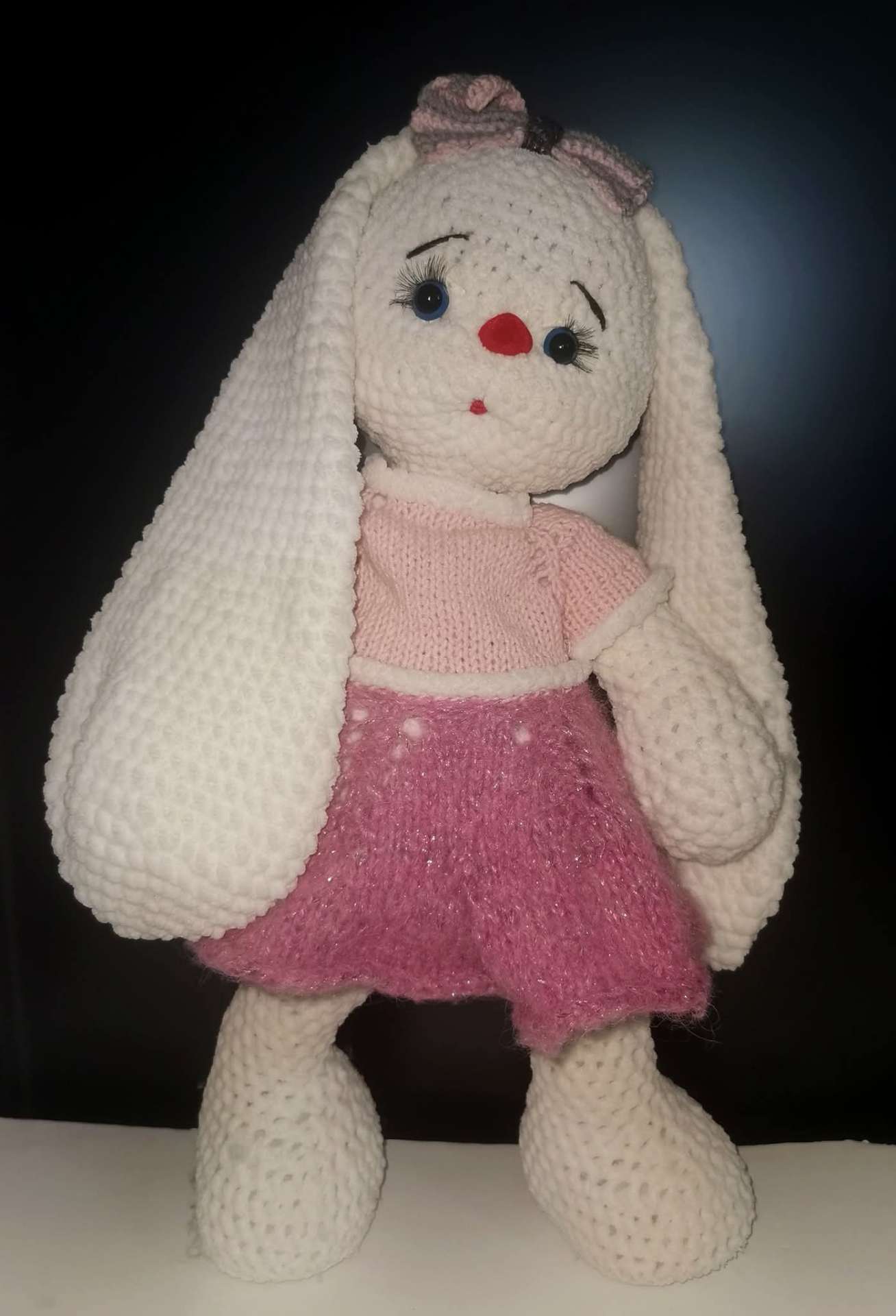 Iepurașa Lili cu fustiță roz – produs handmade Jeraima, lucrat manual pe comandă